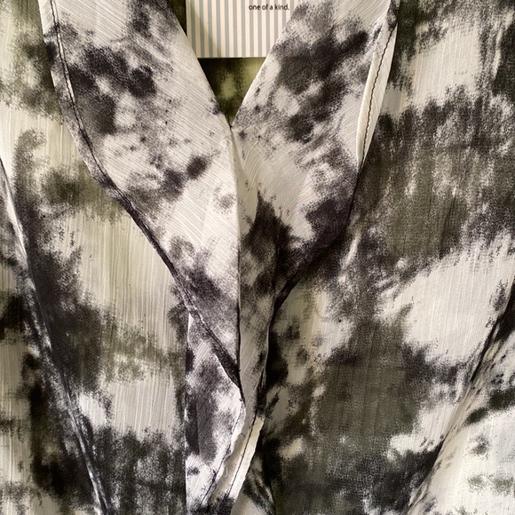 Women’s ruffled high-low blouse - Picture 5 of 10